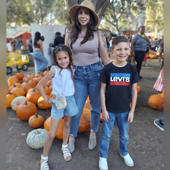 Meet your Posh Ambassador, Serina - Picture 4 of 6